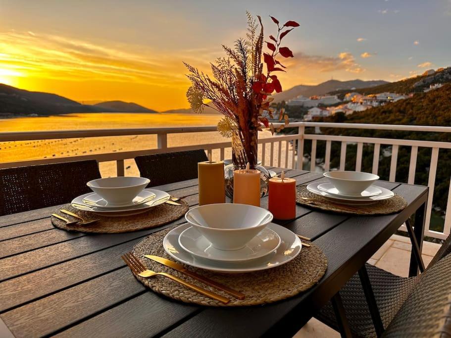Beautiful Fully Renovated Apartment By The Sea, Large Balcony With Enchanting Views Neum Exteriör bild