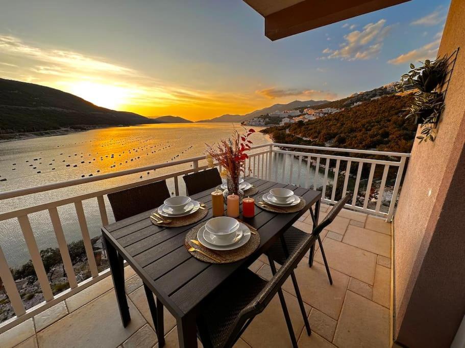 Beautiful Fully Renovated Apartment By The Sea, Large Balcony With Enchanting Views Neum Exteriör bild